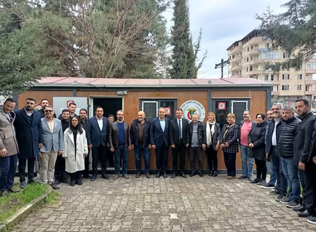 CHP Hatay Millet Vekili Mehmet Mansuroğlu, CHP Antakya İl Başkanı Ümit Kutlu ve CHP Antakya Belediye Başkan adayı DR. Hüseyin Aksoy odamızı ziyaret etti.