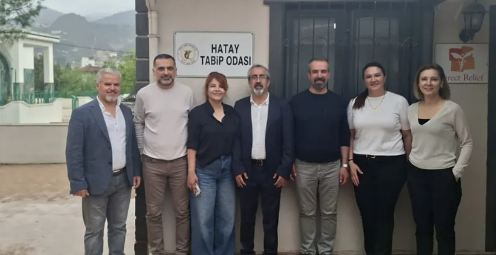 Hatay Tabip Odası olarak bugün gerçekleştirdiğimiz Olağan Genel Kurul ve seçim sürecini, mesleğimize yakışan bir demokratik olgunlukla tamamlamış bulunuyoruz.